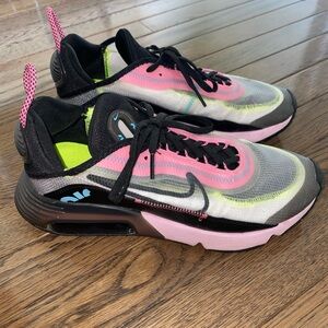 Nike Air Max 2090 Women’s Size 9 - Extremely good condition, no marks